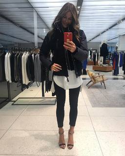Kelly Bensimon feet photo thumbnail