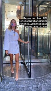 Kelly Bensimon feet photo thumbnail