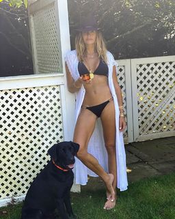 Kelly Bensimon feet photo thumbnail