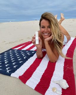 Kelly Bensimon feet photo thumbnail