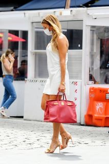 Kelly Bensimon feet photo thumbnail