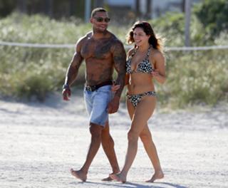Kelly Brook feet photo thumbnail