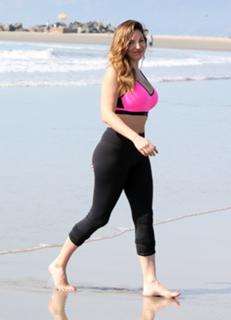 Kelly Brook feet photo thumbnail