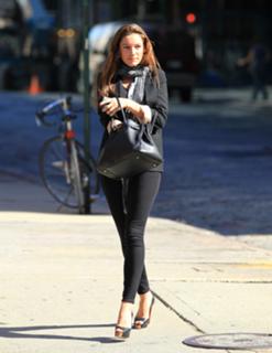 Kelly Brook feet photo thumbnail