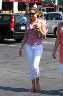 Kelly Brook feet photo thumbnail