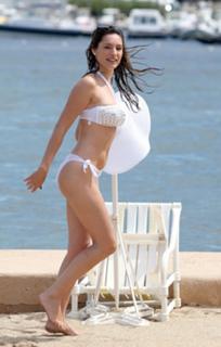 Kelly Brook feet photo thumbnail