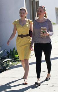Kelly Brook feet photo thumbnail