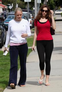 Kelly Brook feet photo thumbnail