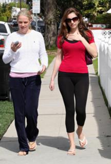 Kelly Brook feet photo thumbnail