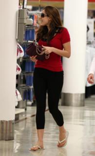 Kelly Brook feet photo thumbnail