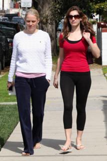 Kelly Brook feet photo thumbnail