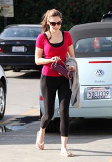 Kelly Brook feet photo thumbnail