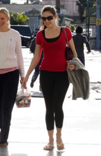 Kelly Brook feet photo thumbnail