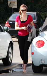 Kelly Brook feet photo thumbnail
