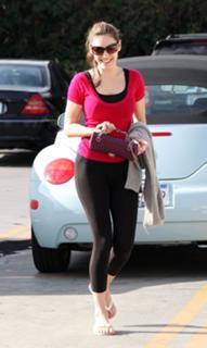 Kelly Brook feet photo thumbnail