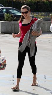 Kelly Brook feet photo thumbnail