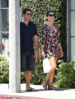 Kelly Brook feet photo thumbnail