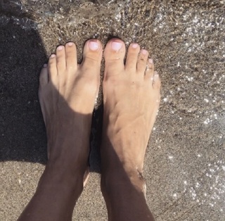Kelly Brook feet photo thumbnail