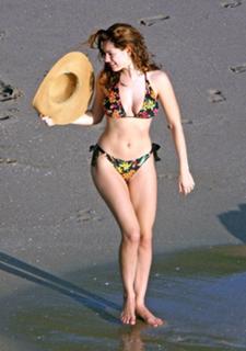 Kelly Brook feet photo thumbnail