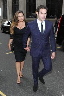 Kelly Brook feet photo thumbnail
