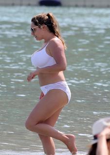 Kelly Brook feet photo thumbnail