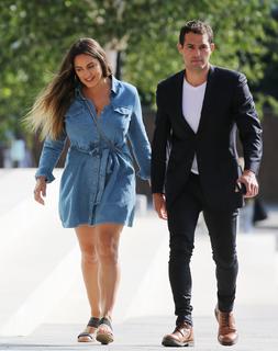 Kelly Brook feet photo thumbnail