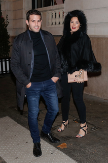 Kelly Brook feet photo thumbnail