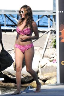 Kelly Brook feet photo thumbnail
