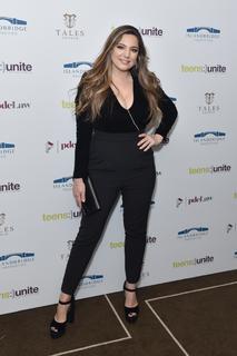 Kelly Brook feet photo thumbnail