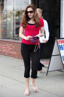 Kelly Brook feet photo thumbnail