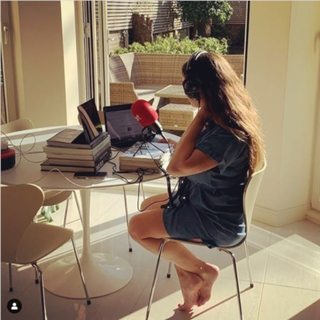 Kelly Brook feet photo thumbnail