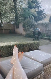 Kelly Brook feet photo thumbnail