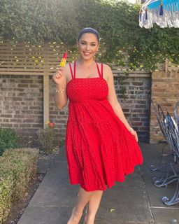 Kelly Brook feet photo thumbnail