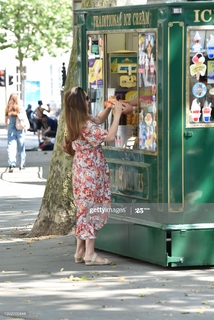 Kelly Brook feet photo thumbnail