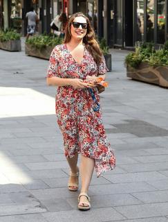 Kelly Brook feet photo thumbnail