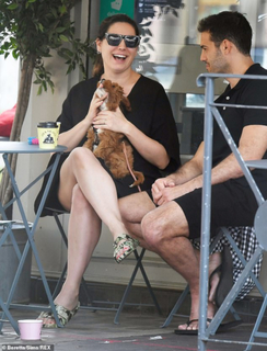 Kelly Brook feet photo thumbnail