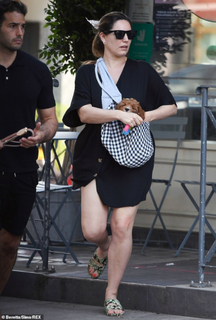 Kelly Brook feet photo thumbnail