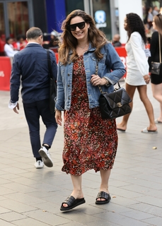 Kelly Brook feet photo thumbnail