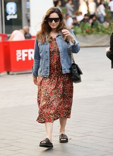Kelly Brook feet photo thumbnail