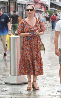 Kelly Brook feet photo thumbnail