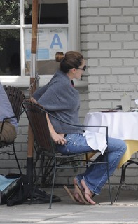 Kelly Brook feet photo thumbnail