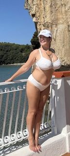 Kelly Brook feet photo thumbnail