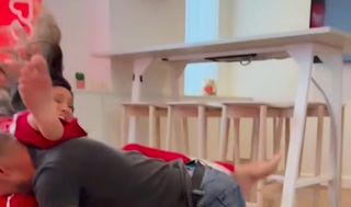 Kelly Brook feet photo thumbnail