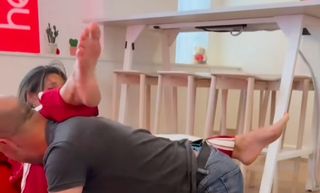 Kelly Brook feet photo thumbnail