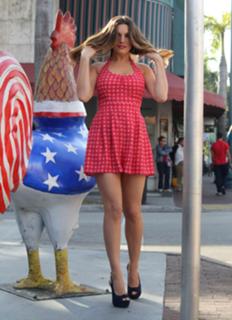 Kelly Brook feet photo thumbnail