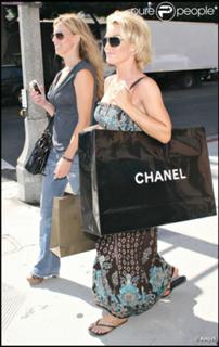 Kelly Carlson feet photo thumbnail