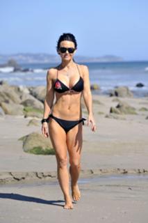 Kelly Carlson feet photo thumbnail