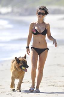 Kelly Carlson feet photo thumbnail