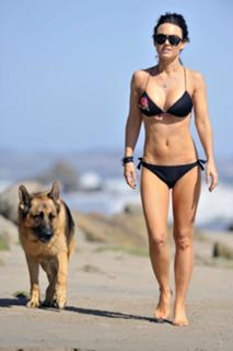 Kelly Carlson feet photo thumbnail