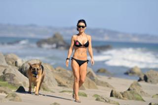 Kelly Carlson feet photo thumbnail